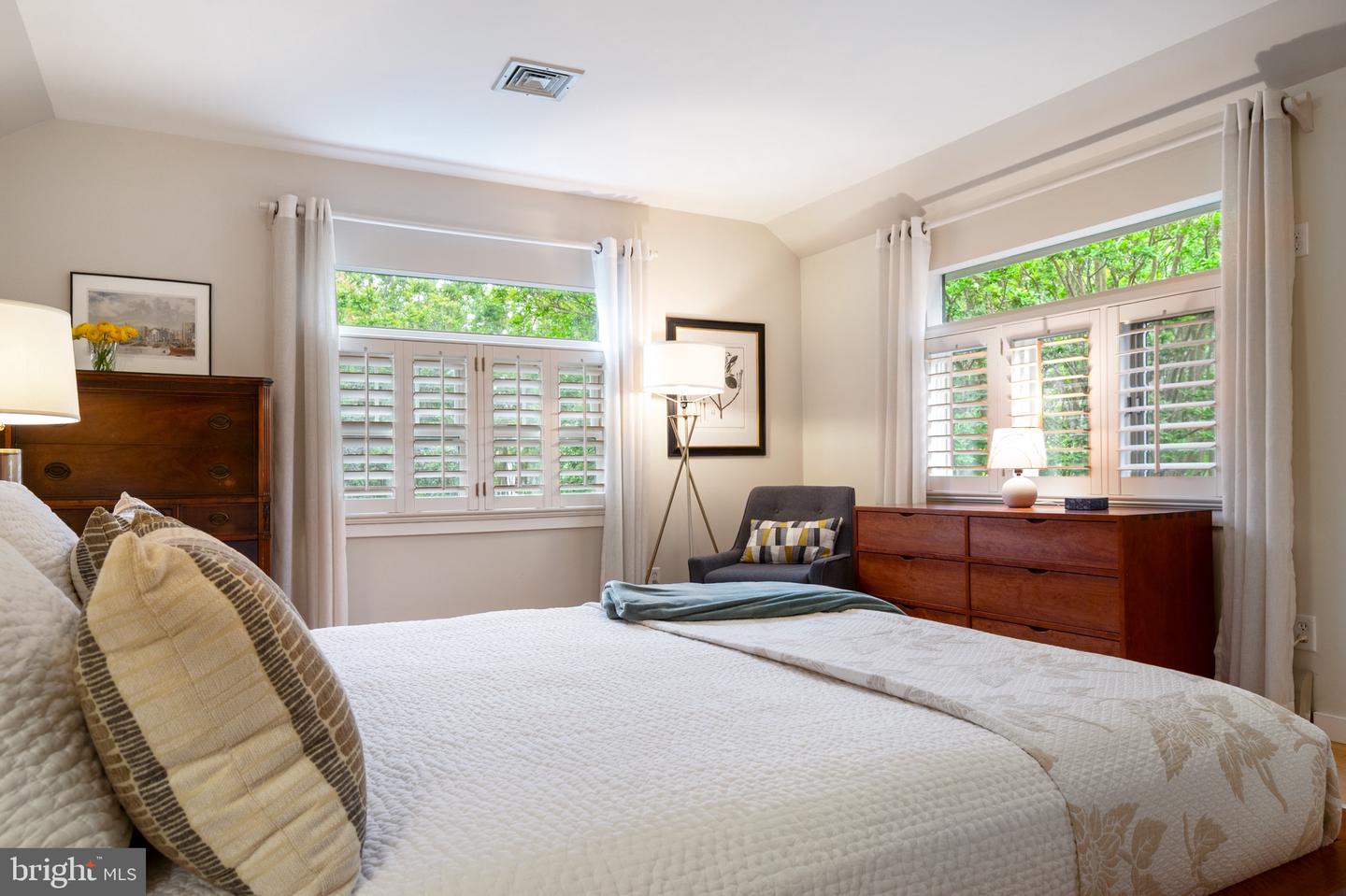 120 W MAPLE ST, ALEXANDRIA, Virginia 22301, 4 Bedrooms Bedrooms, ,3 BathroomsBathrooms,Residential,For sale,120 W MAPLE ST,VAAX2045226 MLS # VAAX2045226