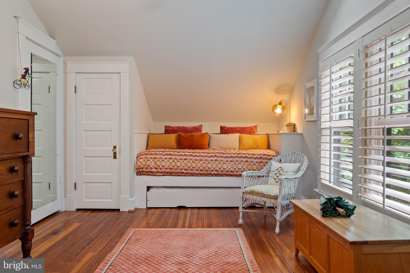120 W MAPLE ST, ALEXANDRIA, Virginia 22301, 4 Bedrooms Bedrooms, ,3 BathroomsBathrooms,Residential,For sale,120 W MAPLE ST,VAAX2045226 MLS # VAAX2045226