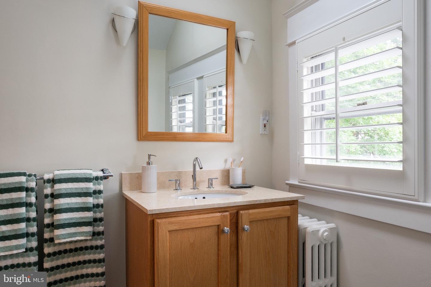 120 W MAPLE ST, ALEXANDRIA, Virginia 22301, 4 Bedrooms Bedrooms, ,3 BathroomsBathrooms,Residential,For sale,120 W MAPLE ST,VAAX2045226 MLS # VAAX2045226