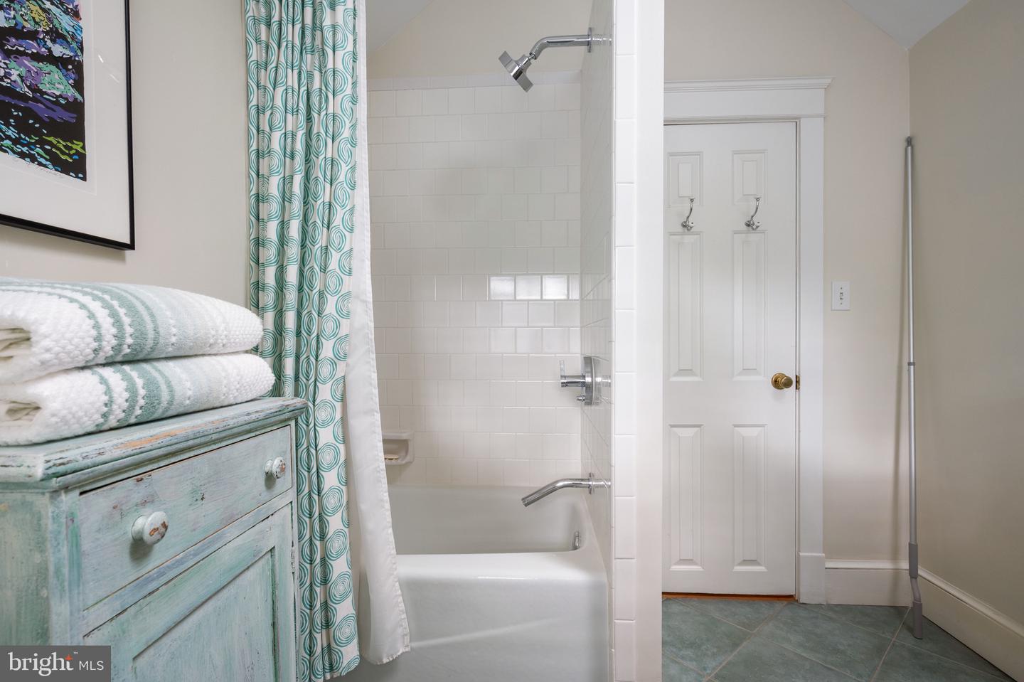 120 W MAPLE ST, ALEXANDRIA, Virginia 22301, 4 Bedrooms Bedrooms, ,3 BathroomsBathrooms,Residential,For sale,120 W MAPLE ST,VAAX2045226 MLS # VAAX2045226