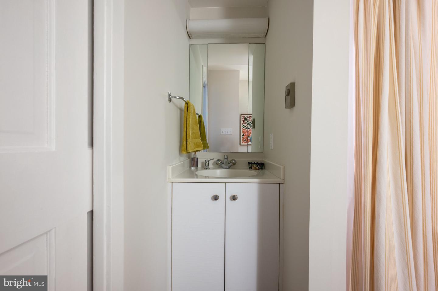 120 W MAPLE ST, ALEXANDRIA, Virginia 22301, 4 Bedrooms Bedrooms, ,3 BathroomsBathrooms,Residential,For sale,120 W MAPLE ST,VAAX2045226 MLS # VAAX2045226