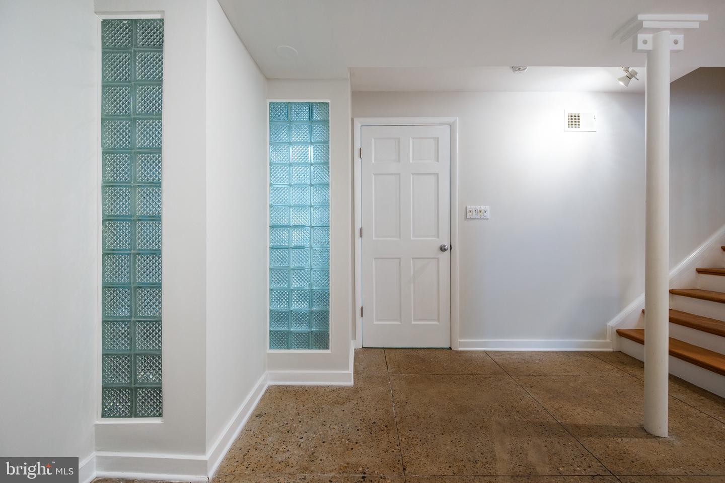 120 W MAPLE ST, ALEXANDRIA, Virginia 22301, 4 Bedrooms Bedrooms, ,3 BathroomsBathrooms,Residential,For sale,120 W MAPLE ST,VAAX2045226 MLS # VAAX2045226