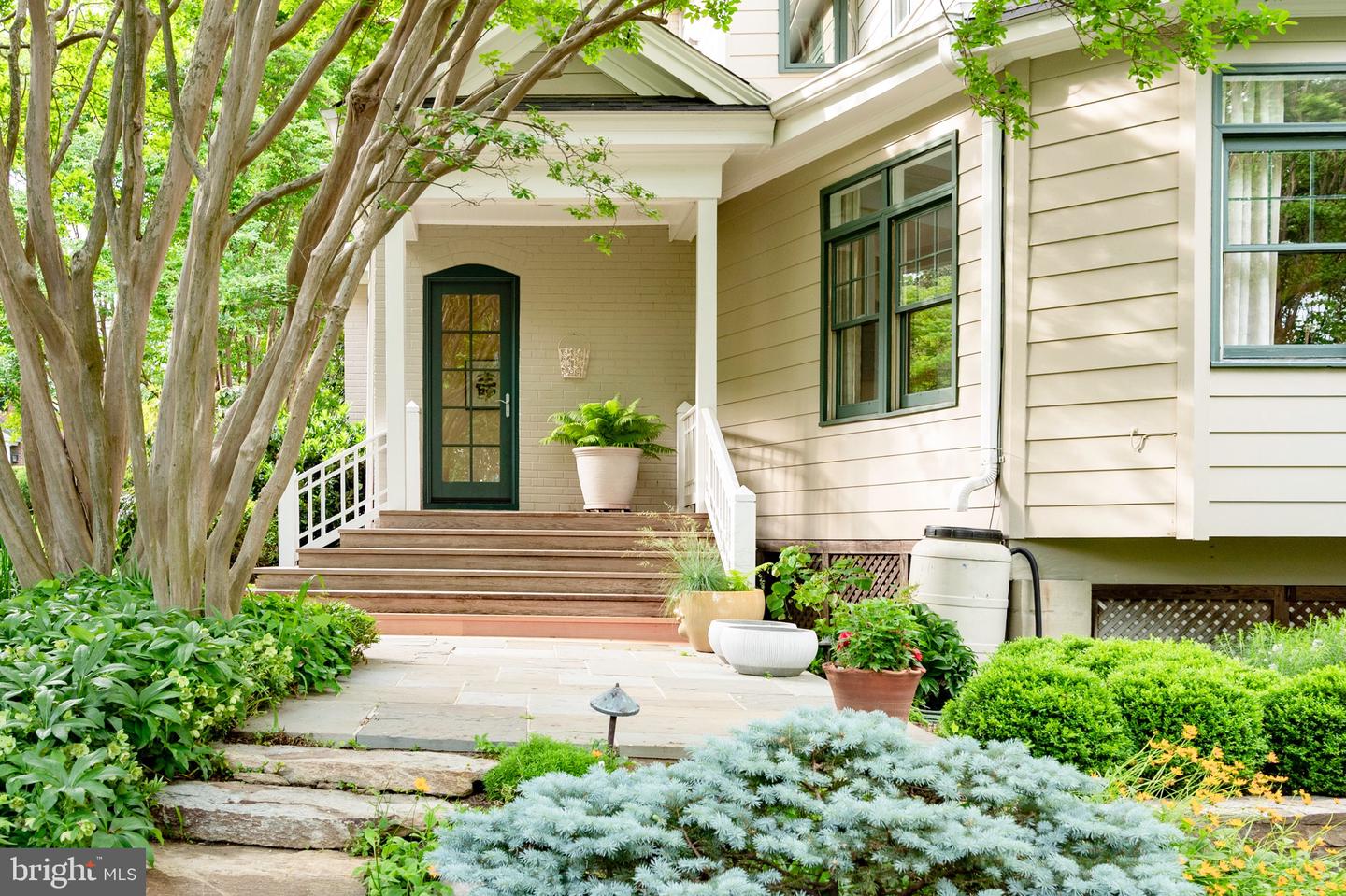 120 W MAPLE ST, ALEXANDRIA, Virginia 22301, 4 Bedrooms Bedrooms, ,3 BathroomsBathrooms,Residential,For sale,120 W MAPLE ST,VAAX2045226 MLS # VAAX2045226