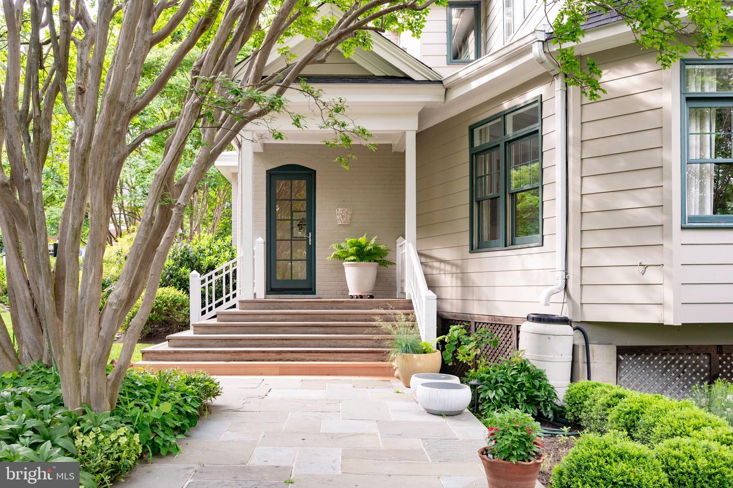 120 W MAPLE ST, ALEXANDRIA, Virginia 22301, 4 Bedrooms Bedrooms, ,3 BathroomsBathrooms,Residential,For sale,120 W MAPLE ST,VAAX2045226 MLS # VAAX2045226