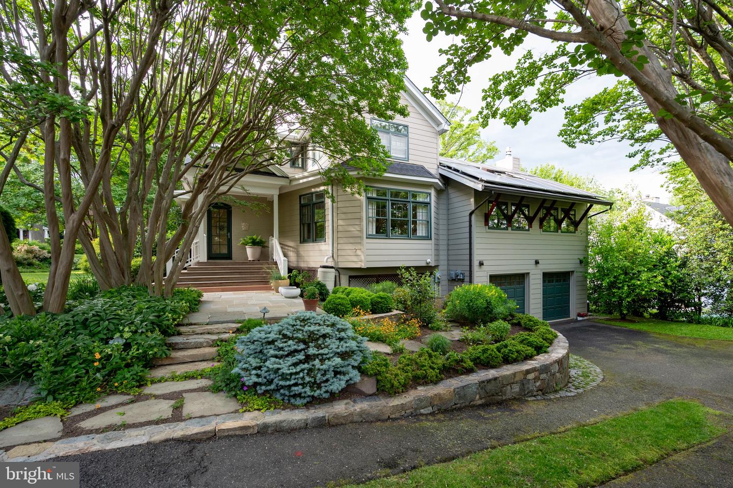 120 W MAPLE ST, ALEXANDRIA, Virginia 22301, 4 Bedrooms Bedrooms, ,3 BathroomsBathrooms,Residential,For sale,120 W MAPLE ST,VAAX2045226 MLS # VAAX2045226