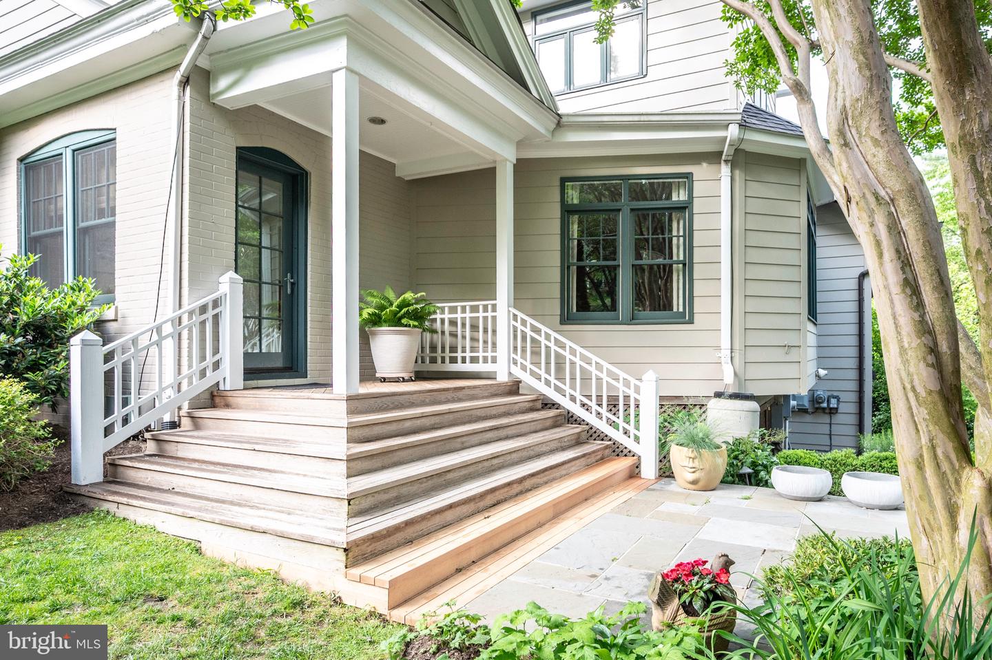 120 W MAPLE ST, ALEXANDRIA, Virginia 22301, 4 Bedrooms Bedrooms, ,3 BathroomsBathrooms,Residential,For sale,120 W MAPLE ST,VAAX2045226 MLS # VAAX2045226