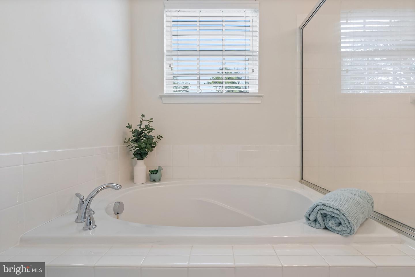 3714 LILLY LN, WARRENTON, Virginia 20187, 3 Bedrooms Bedrooms, ,2 BathroomsBathrooms,Residential,For sale,3714 LILLY LN,VAFQ2016576 MLS # VAFQ2016576