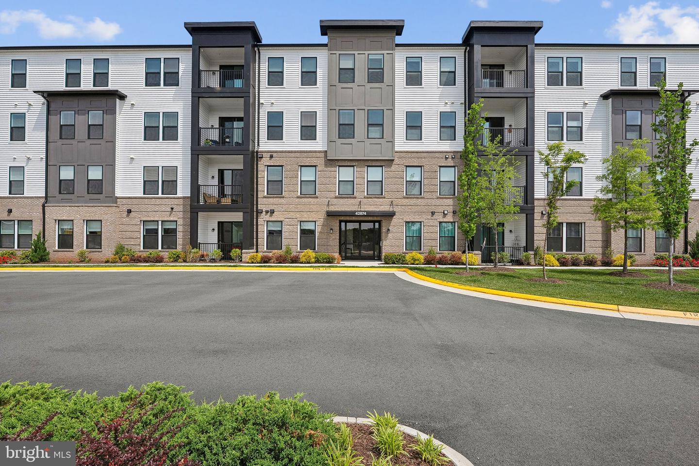 42874 FIREFLY SONATA TER #107, ASHBURN, Virginia 20148, 2 Bedrooms Bedrooms, ,2 BathroomsBathrooms,Residential,For sale,42874 FIREFLY SONATA TER #107,VALO2096144 MLS # VALO2096144