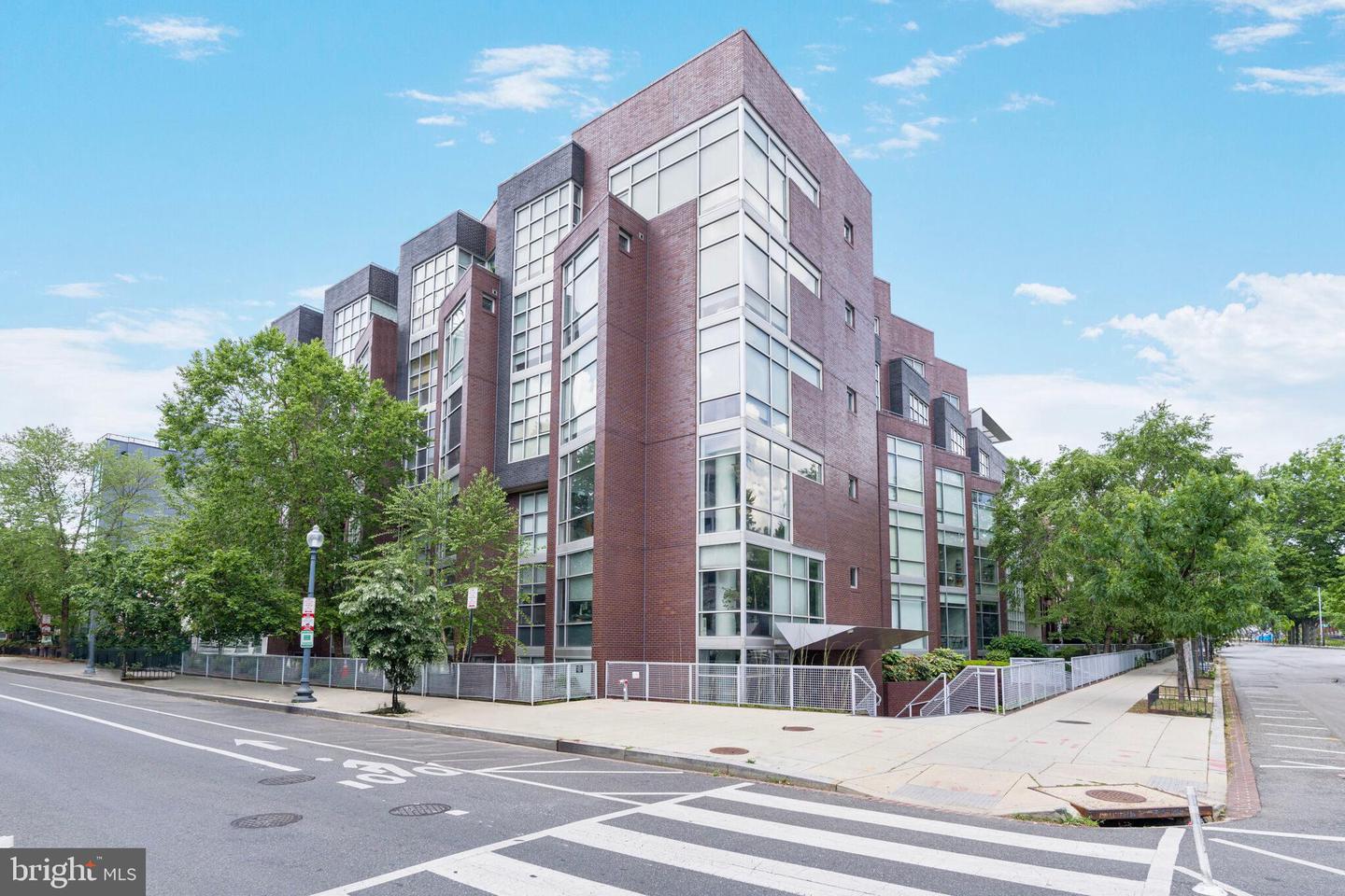 2100 11TH ST NW #306, WASHINGTON, District Of Columbia 20001, 2 Bedrooms Bedrooms, ,2 BathroomsBathrooms,Residential,For sale,2100 11TH ST NW #306,DCDC2200150 MLS # DCDC2200150