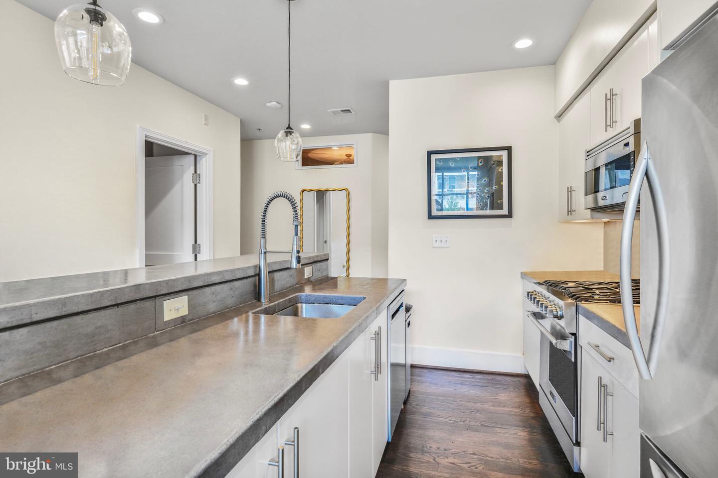 2100 11TH ST NW #306, WASHINGTON, District Of Columbia 20001, 2 Bedrooms Bedrooms, ,2 BathroomsBathrooms,Residential,For sale,2100 11TH ST NW #306,DCDC2200150 MLS # DCDC2200150