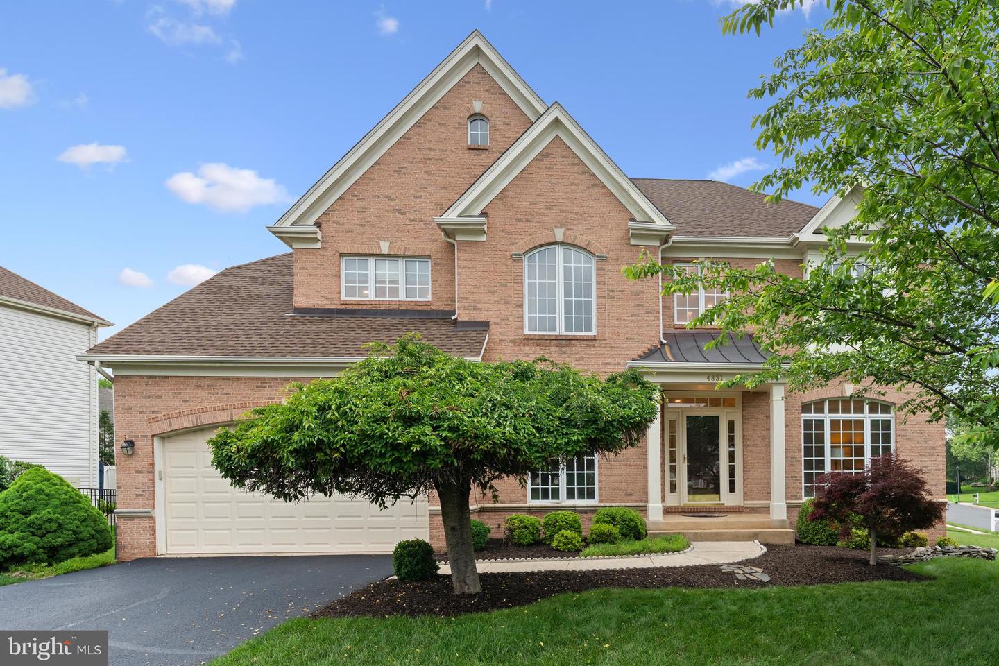 4831 CROSS MEADOW PL, CHANTILLY, Virginia 20151, 5 Bedrooms Bedrooms, ,4 BathroomsBathrooms,Residential,For sale,4831 CROSS MEADOW PL,VAFX2240198 MLS # VAFX2240198
