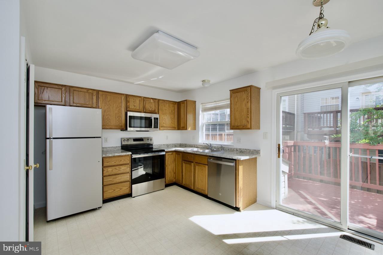 1849 TIGER LILY CIR, WOODBRIDGE, Virginia 22192, 2 Bedrooms Bedrooms, ,3 BathroomsBathrooms,Residential,For sale,1849 TIGER LILY CIR,VAPW2094470 MLS # VAPW2094470