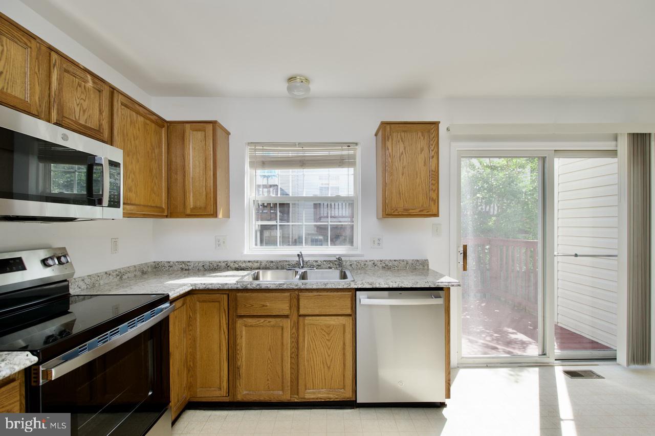 1849 TIGER LILY CIR, WOODBRIDGE, Virginia 22192, 2 Bedrooms Bedrooms, ,3 BathroomsBathrooms,Residential,For sale,1849 TIGER LILY CIR,VAPW2094470 MLS # VAPW2094470