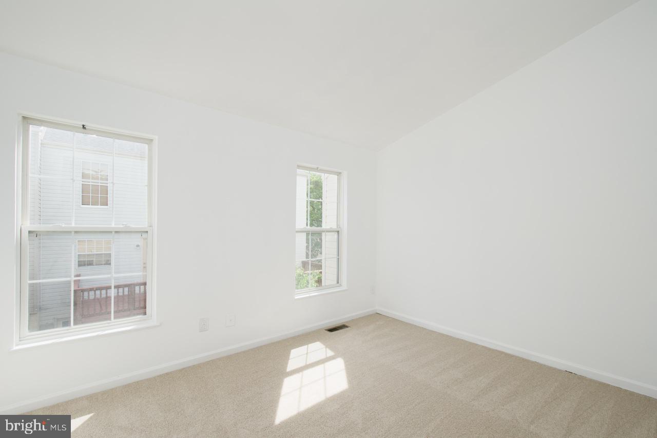 1849 TIGER LILY CIR, WOODBRIDGE, Virginia 22192, 2 Bedrooms Bedrooms, ,3 BathroomsBathrooms,Residential,For sale,1849 TIGER LILY CIR,VAPW2094470 MLS # VAPW2094470