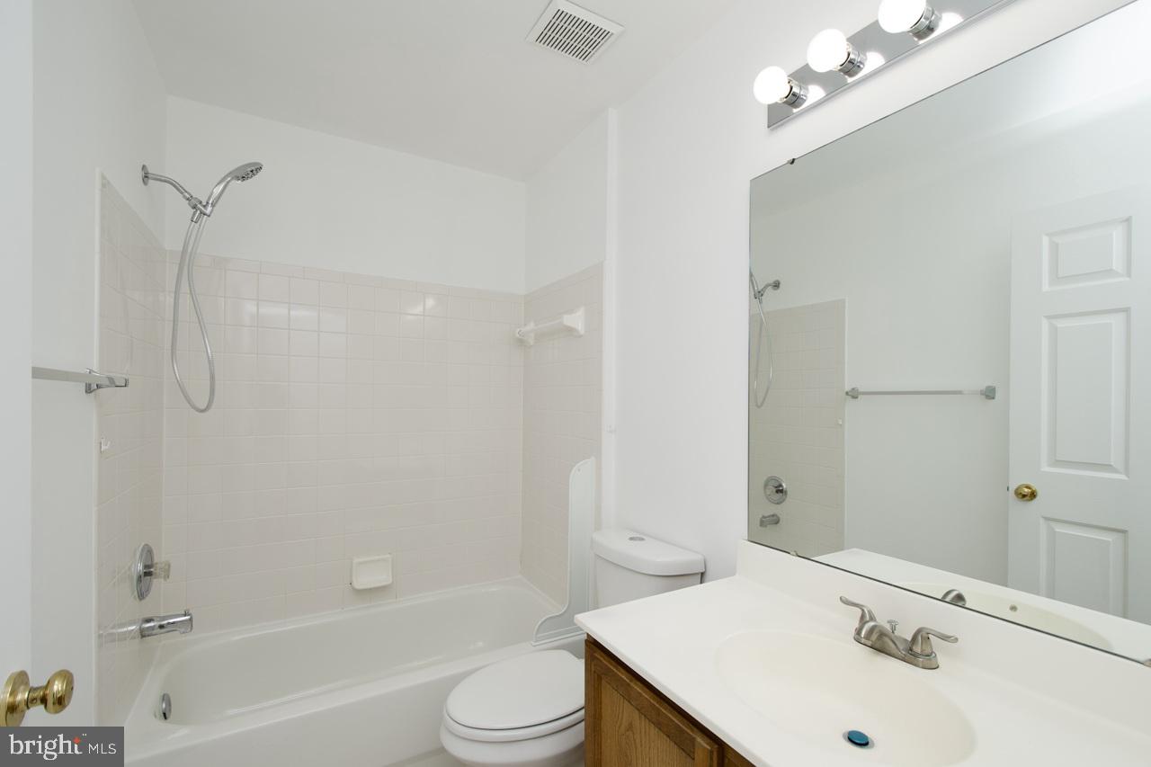 1849 TIGER LILY CIR, WOODBRIDGE, Virginia 22192, 2 Bedrooms Bedrooms, ,3 BathroomsBathrooms,Residential,For sale,1849 TIGER LILY CIR,VAPW2094470 MLS # VAPW2094470