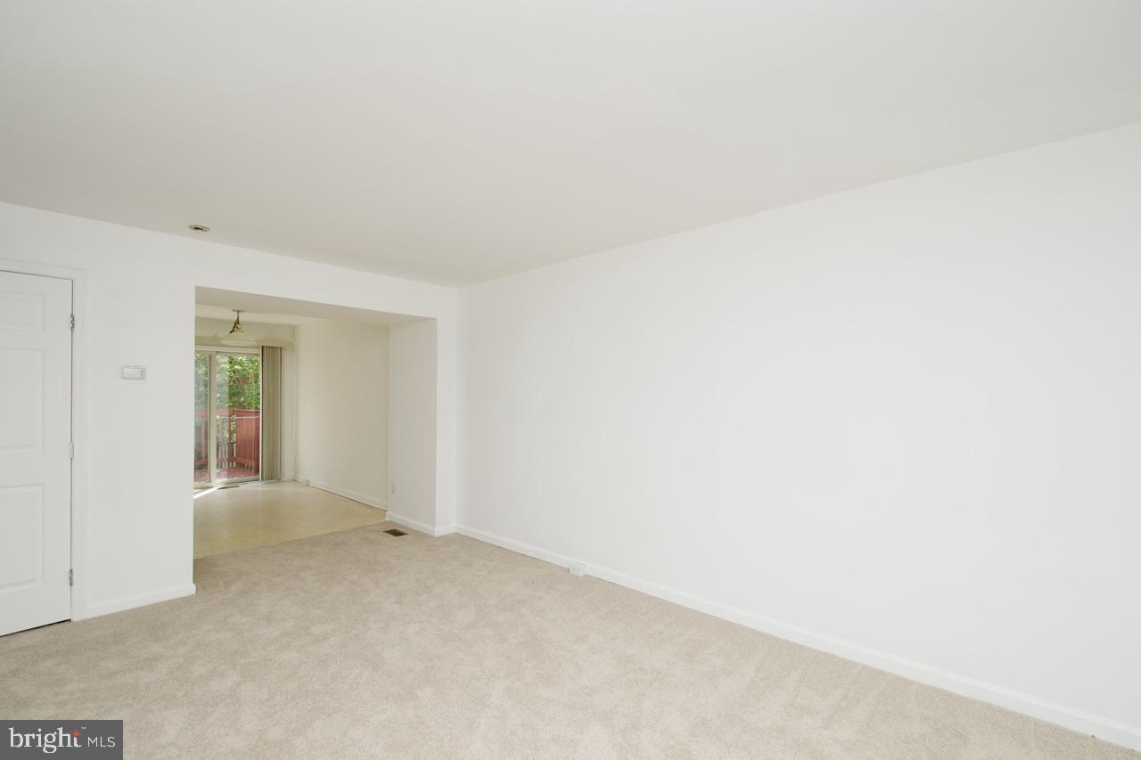 1849 TIGER LILY CIR, WOODBRIDGE, Virginia 22192, 2 Bedrooms Bedrooms, ,3 BathroomsBathrooms,Residential,For sale,1849 TIGER LILY CIR,VAPW2094470 MLS # VAPW2094470