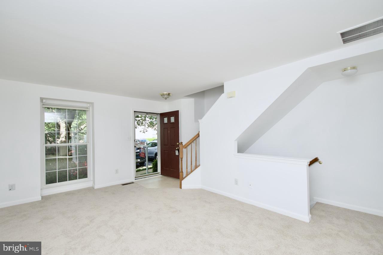 1849 TIGER LILY CIR, WOODBRIDGE, Virginia 22192, 2 Bedrooms Bedrooms, ,3 BathroomsBathrooms,Residential,For sale,1849 TIGER LILY CIR,VAPW2094470 MLS # VAPW2094470