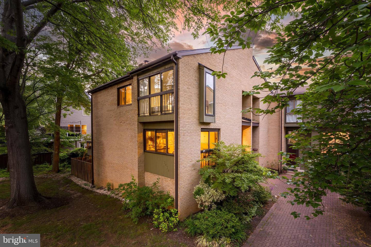 3131 EAKIN PARK CT, FAIRFAX, Virginia 22031, 3 Bedrooms Bedrooms, 8 Rooms Rooms,2 BathroomsBathrooms,Residential,For sale,3131 EAKIN PARK CT,VAFX2240264 MLS # VAFX2240264