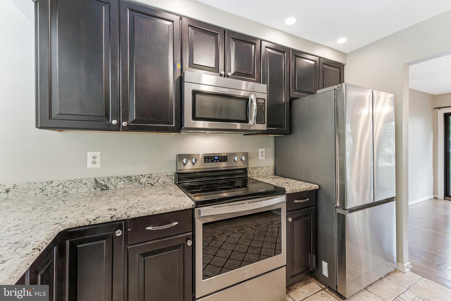 3131 EAKIN PARK CT, FAIRFAX, Virginia 22031, 3 Bedrooms Bedrooms, 8 Rooms Rooms,2 BathroomsBathrooms,Residential,For sale,3131 EAKIN PARK CT,VAFX2240264 MLS # VAFX2240264