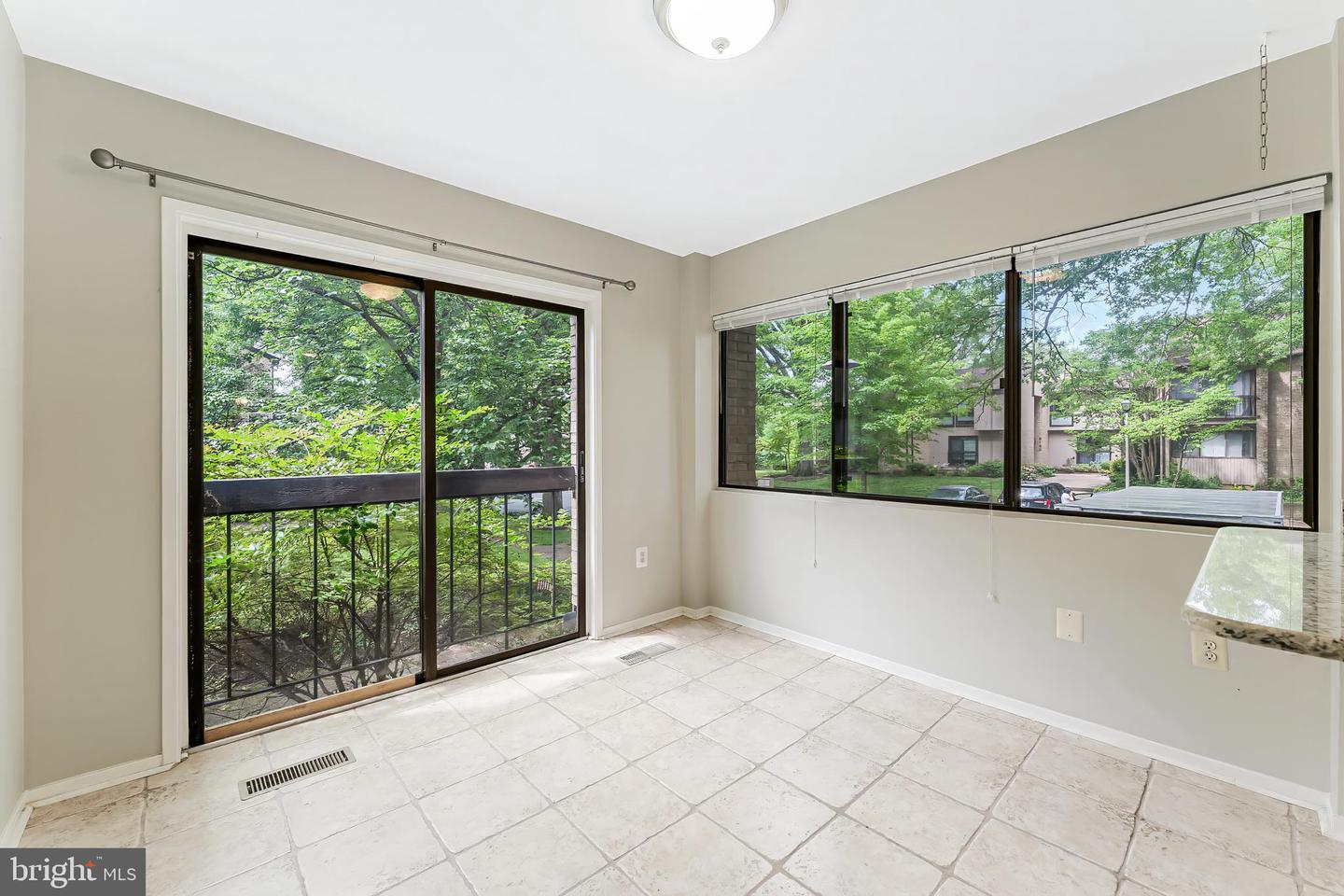 3131 EAKIN PARK CT, FAIRFAX, Virginia 22031, 3 Bedrooms Bedrooms, 8 Rooms Rooms,2 BathroomsBathrooms,Residential,For sale,3131 EAKIN PARK CT,VAFX2240264 MLS # VAFX2240264