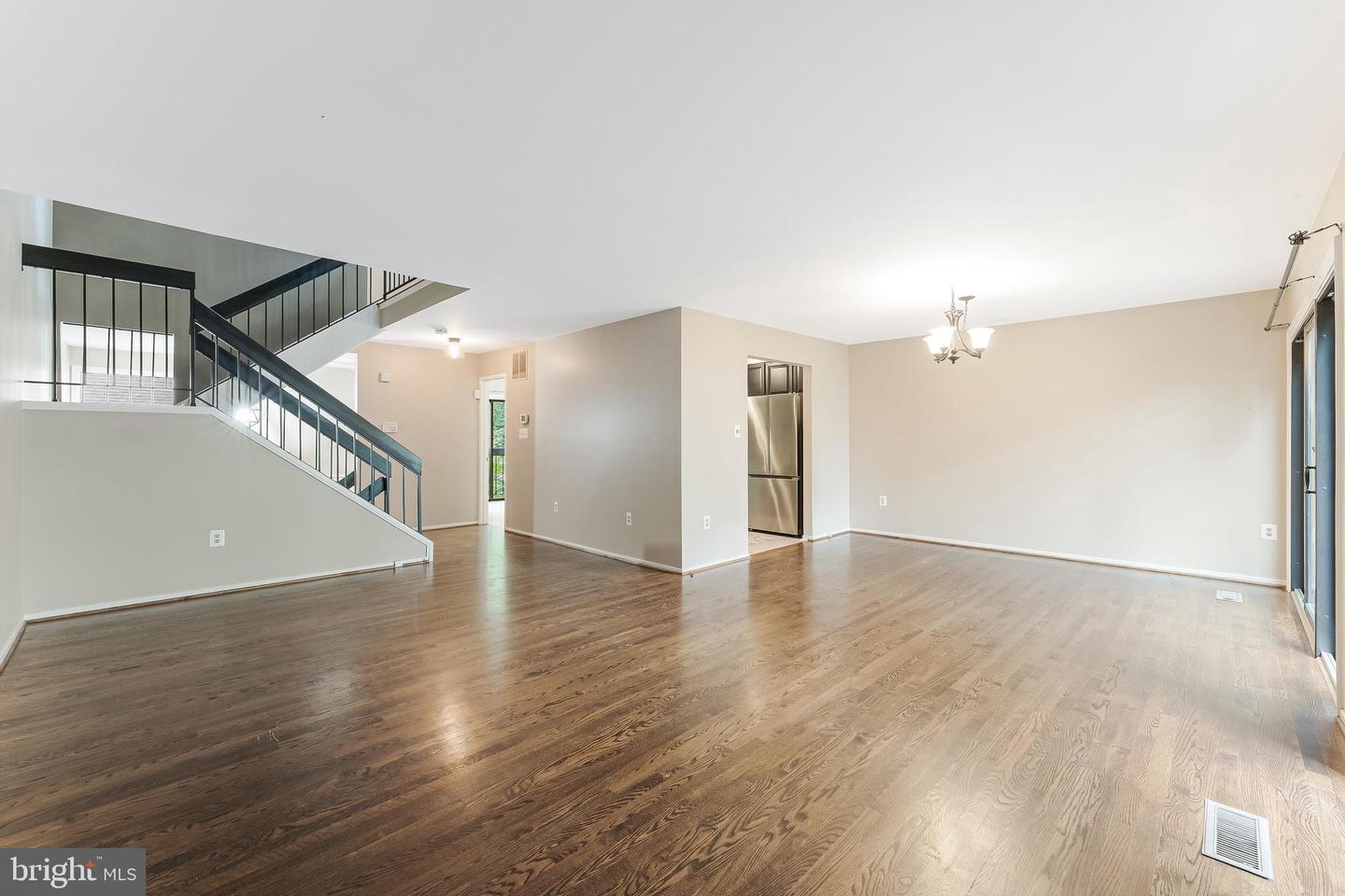 3131 EAKIN PARK CT, FAIRFAX, Virginia 22031, 3 Bedrooms Bedrooms, 8 Rooms Rooms,2 BathroomsBathrooms,Residential,For sale,3131 EAKIN PARK CT,VAFX2240264 MLS # VAFX2240264