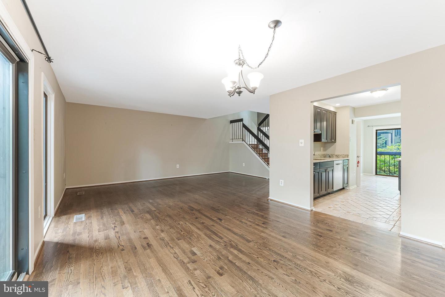 3131 EAKIN PARK CT, FAIRFAX, Virginia 22031, 3 Bedrooms Bedrooms, 8 Rooms Rooms,2 BathroomsBathrooms,Residential,For sale,3131 EAKIN PARK CT,VAFX2240264 MLS # VAFX2240264