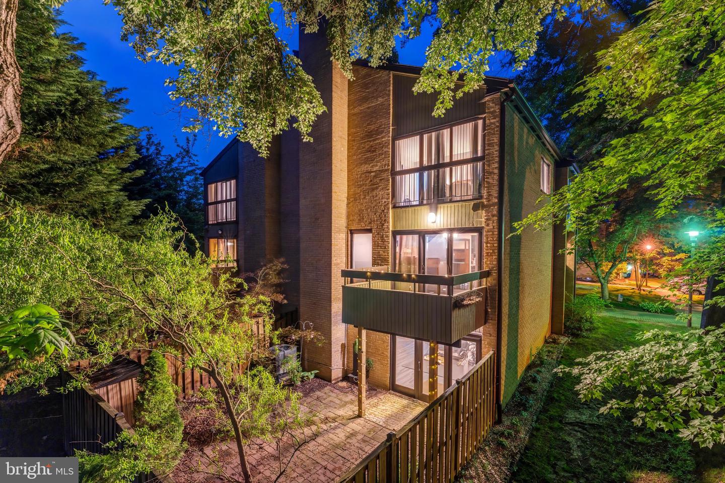 3131 EAKIN PARK CT, FAIRFAX, Virginia 22031, 3 Bedrooms Bedrooms, 8 Rooms Rooms,2 BathroomsBathrooms,Residential,For sale,3131 EAKIN PARK CT,VAFX2240264 MLS # VAFX2240264
