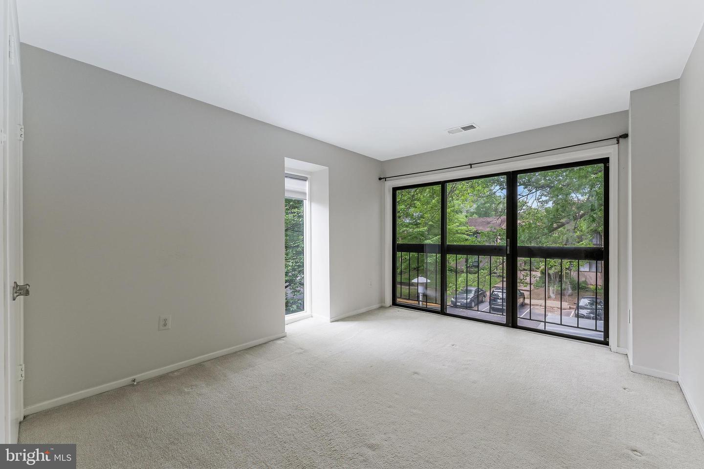 3131 EAKIN PARK CT, FAIRFAX, Virginia 22031, 3 Bedrooms Bedrooms, 8 Rooms Rooms,2 BathroomsBathrooms,Residential,For sale,3131 EAKIN PARK CT,VAFX2240264 MLS # VAFX2240264