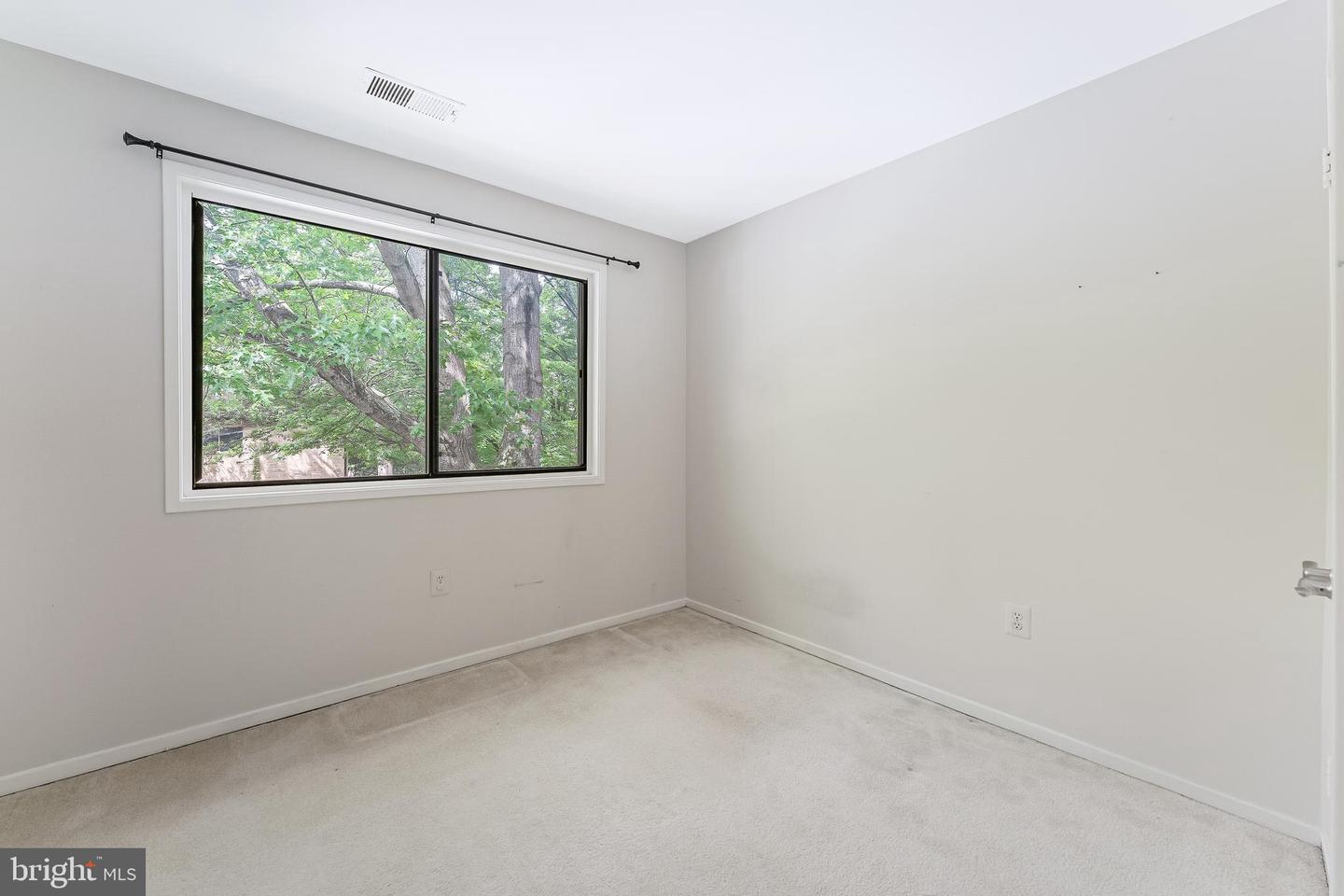 3131 EAKIN PARK CT, FAIRFAX, Virginia 22031, 3 Bedrooms Bedrooms, 8 Rooms Rooms,2 BathroomsBathrooms,Residential,For sale,3131 EAKIN PARK CT,VAFX2240264 MLS # VAFX2240264