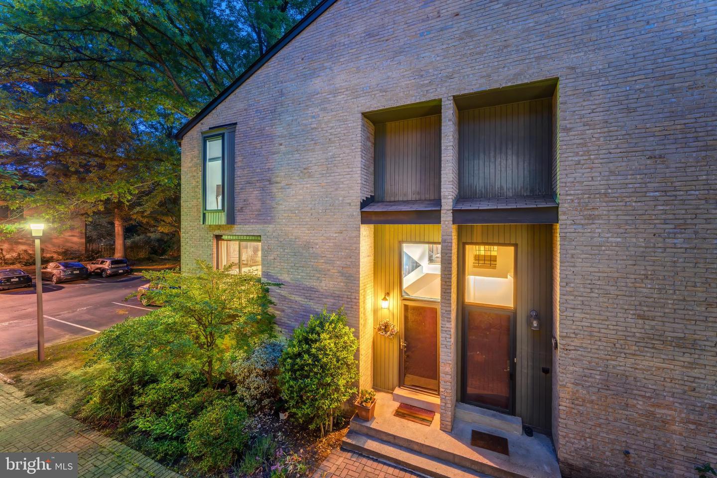 3131 EAKIN PARK CT, FAIRFAX, Virginia 22031, 3 Bedrooms Bedrooms, 8 Rooms Rooms,2 BathroomsBathrooms,Residential,For sale,3131 EAKIN PARK CT,VAFX2240264 MLS # VAFX2240264