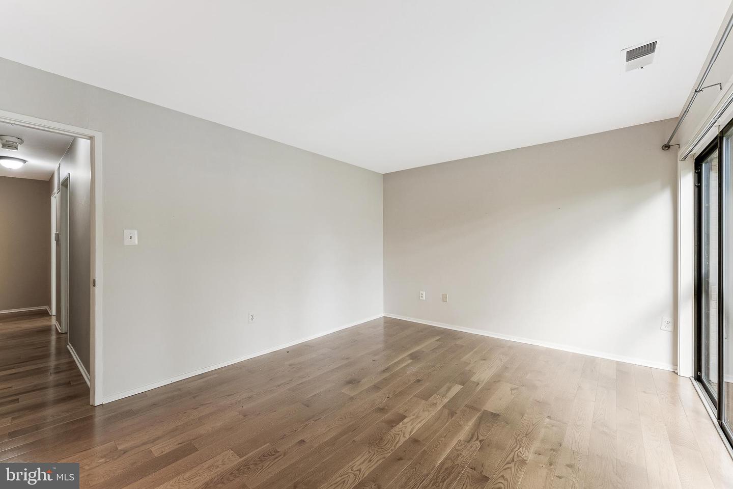 3131 EAKIN PARK CT, FAIRFAX, Virginia 22031, 3 Bedrooms Bedrooms, 8 Rooms Rooms,2 BathroomsBathrooms,Residential,For sale,3131 EAKIN PARK CT,VAFX2240264 MLS # VAFX2240264