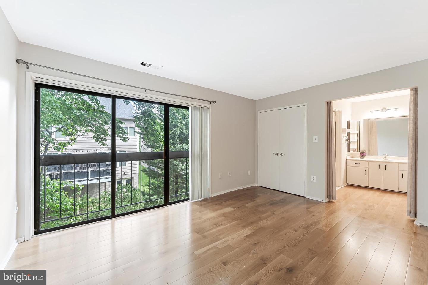 3131 EAKIN PARK CT, FAIRFAX, Virginia 22031, 3 Bedrooms Bedrooms, 8 Rooms Rooms,2 BathroomsBathrooms,Residential,For sale,3131 EAKIN PARK CT,VAFX2240264 MLS # VAFX2240264