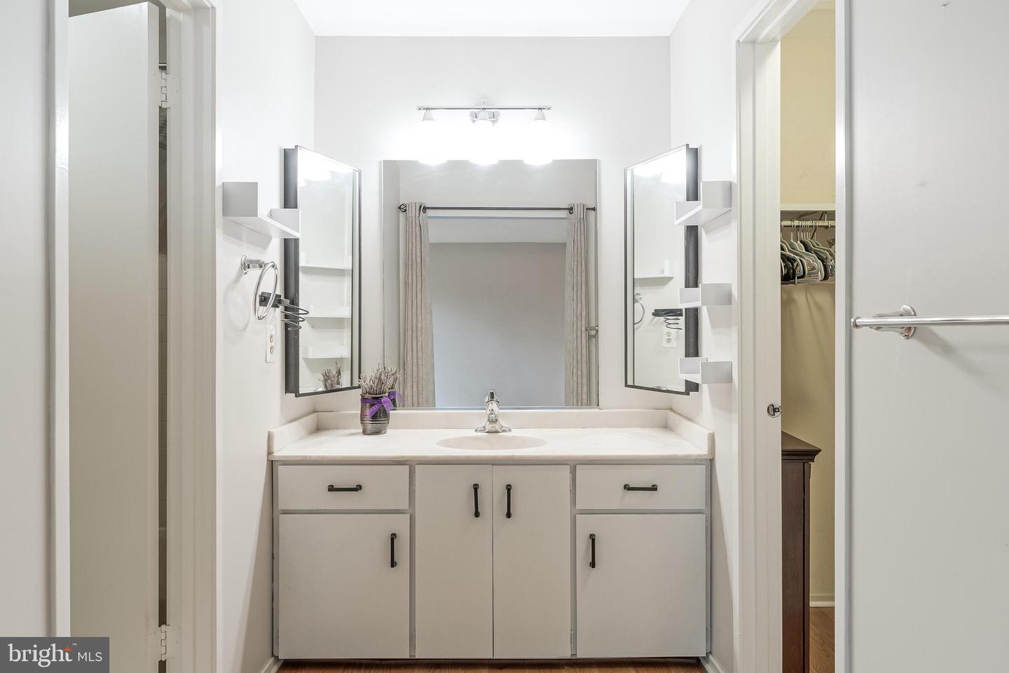 3131 EAKIN PARK CT, FAIRFAX, Virginia 22031, 3 Bedrooms Bedrooms, 8 Rooms Rooms,2 BathroomsBathrooms,Residential,For sale,3131 EAKIN PARK CT,VAFX2240264 MLS # VAFX2240264