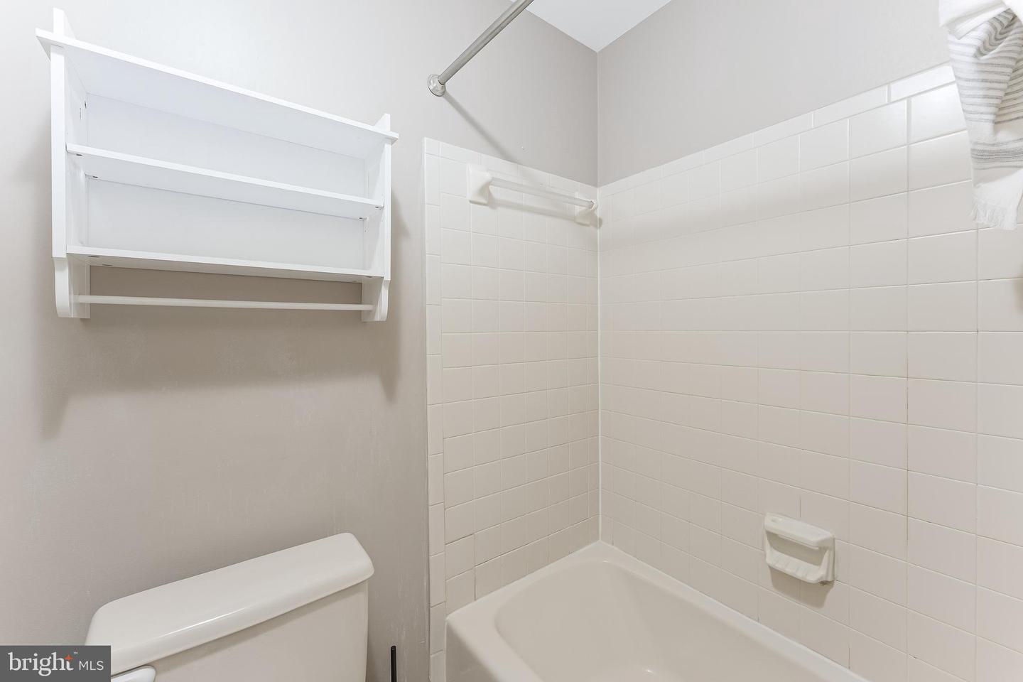 3131 EAKIN PARK CT, FAIRFAX, Virginia 22031, 3 Bedrooms Bedrooms, 8 Rooms Rooms,2 BathroomsBathrooms,Residential,For sale,3131 EAKIN PARK CT,VAFX2240264 MLS # VAFX2240264