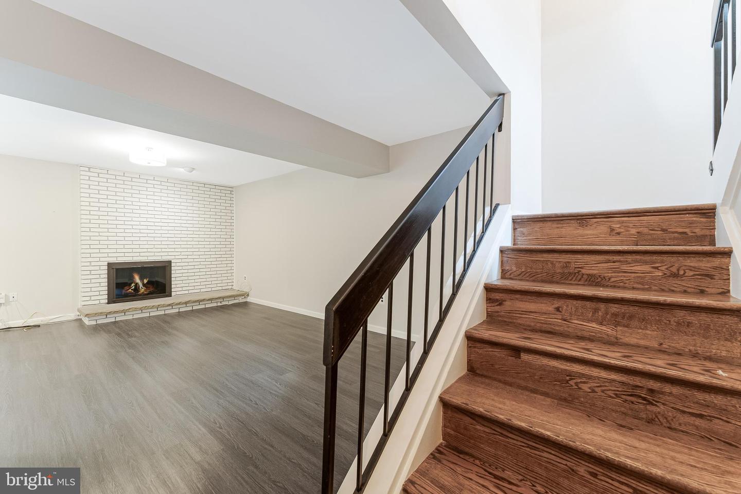 3131 EAKIN PARK CT, FAIRFAX, Virginia 22031, 3 Bedrooms Bedrooms, 8 Rooms Rooms,2 BathroomsBathrooms,Residential,For sale,3131 EAKIN PARK CT,VAFX2240264 MLS # VAFX2240264