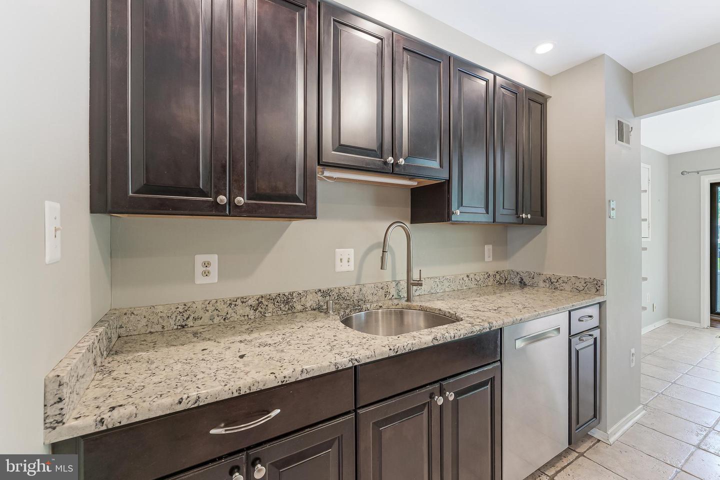 3131 EAKIN PARK CT, FAIRFAX, Virginia 22031, 3 Bedrooms Bedrooms, 8 Rooms Rooms,2 BathroomsBathrooms,Residential,For sale,3131 EAKIN PARK CT,VAFX2240264 MLS # VAFX2240264