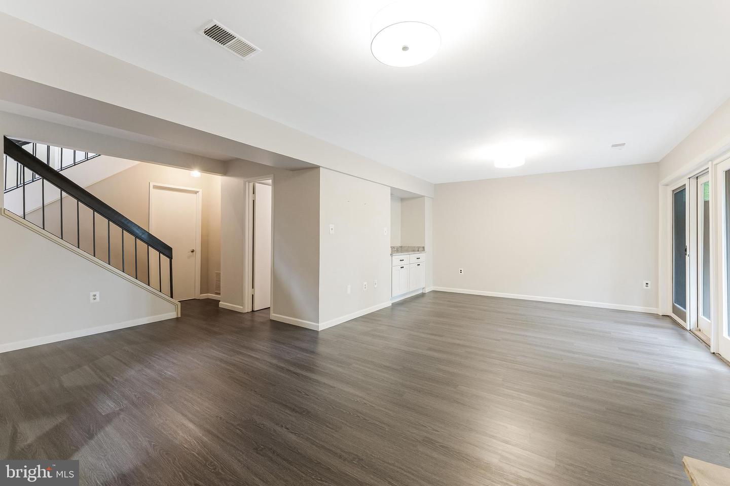3131 EAKIN PARK CT, FAIRFAX, Virginia 22031, 3 Bedrooms Bedrooms, 8 Rooms Rooms,2 BathroomsBathrooms,Residential,For sale,3131 EAKIN PARK CT,VAFX2240264 MLS # VAFX2240264