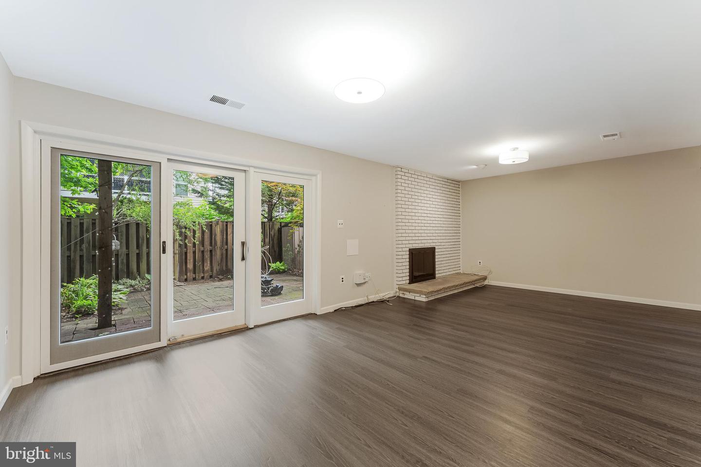 3131 EAKIN PARK CT, FAIRFAX, Virginia 22031, 3 Bedrooms Bedrooms, 8 Rooms Rooms,2 BathroomsBathrooms,Residential,For sale,3131 EAKIN PARK CT,VAFX2240264 MLS # VAFX2240264