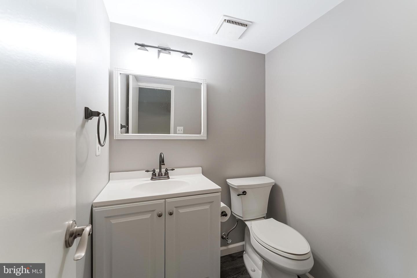 3131 EAKIN PARK CT, FAIRFAX, Virginia 22031, 3 Bedrooms Bedrooms, 8 Rooms Rooms,2 BathroomsBathrooms,Residential,For sale,3131 EAKIN PARK CT,VAFX2240264 MLS # VAFX2240264