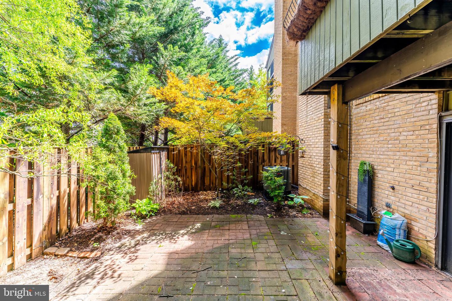 3131 EAKIN PARK CT, FAIRFAX, Virginia 22031, 3 Bedrooms Bedrooms, 8 Rooms Rooms,2 BathroomsBathrooms,Residential,For sale,3131 EAKIN PARK CT,VAFX2240264 MLS # VAFX2240264