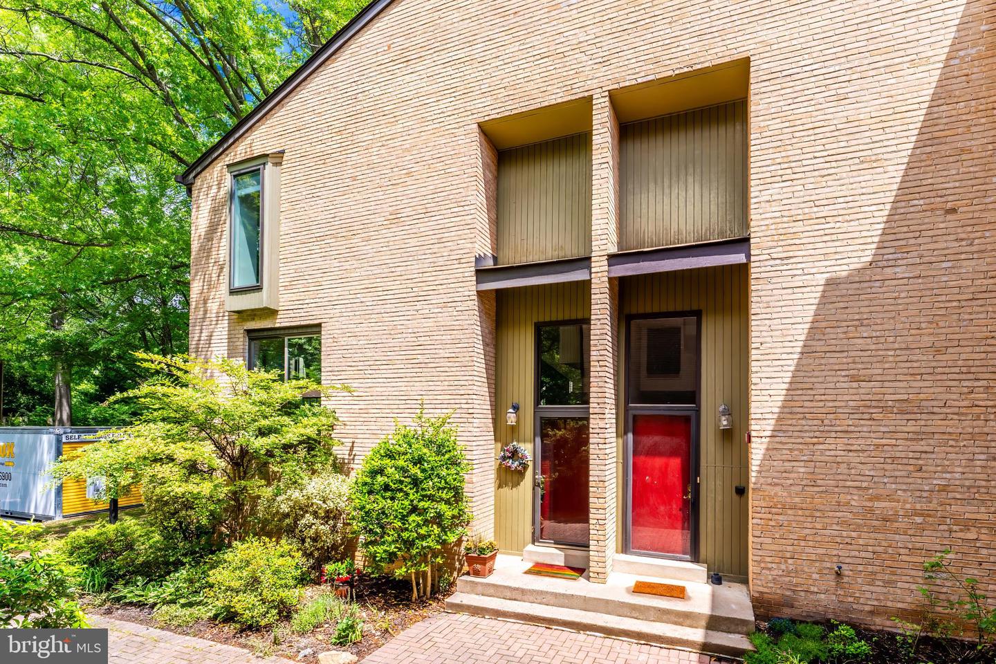 3131 EAKIN PARK CT, FAIRFAX, Virginia 22031, 3 Bedrooms Bedrooms, 8 Rooms Rooms,2 BathroomsBathrooms,Residential,For sale,3131 EAKIN PARK CT,VAFX2240264 MLS # VAFX2240264