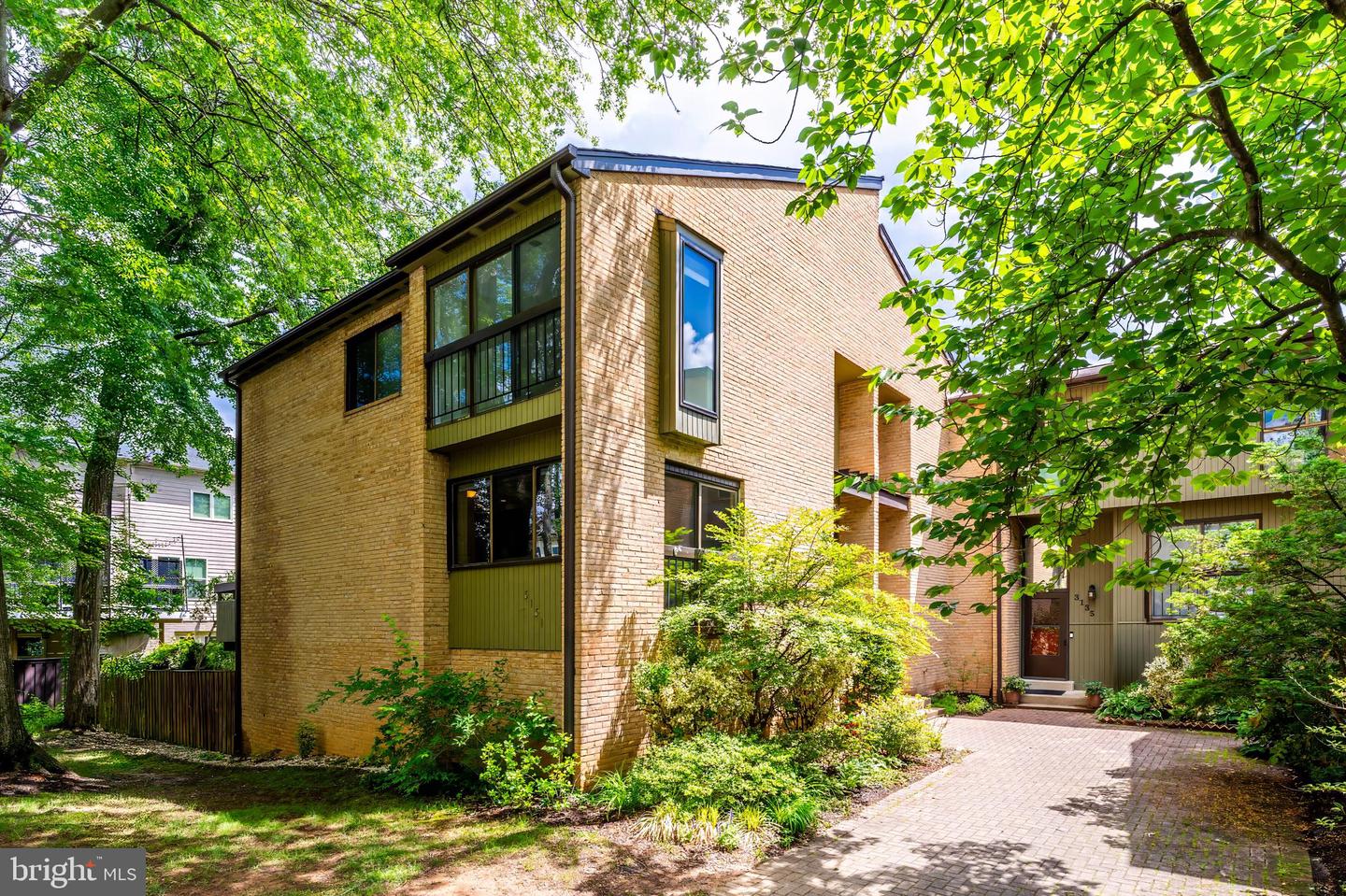 3131 EAKIN PARK CT, FAIRFAX, Virginia 22031, 3 Bedrooms Bedrooms, 8 Rooms Rooms,2 BathroomsBathrooms,Residential,For sale,3131 EAKIN PARK CT,VAFX2240264 MLS # VAFX2240264