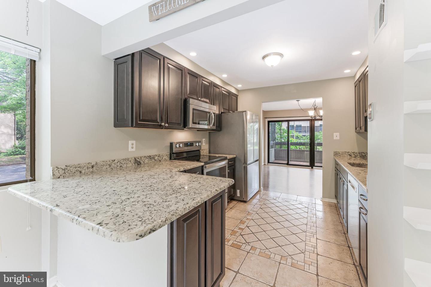 3131 EAKIN PARK CT, FAIRFAX, Virginia 22031, 3 Bedrooms Bedrooms, 8 Rooms Rooms,2 BathroomsBathrooms,Residential,For sale,3131 EAKIN PARK CT,VAFX2240264 MLS # VAFX2240264