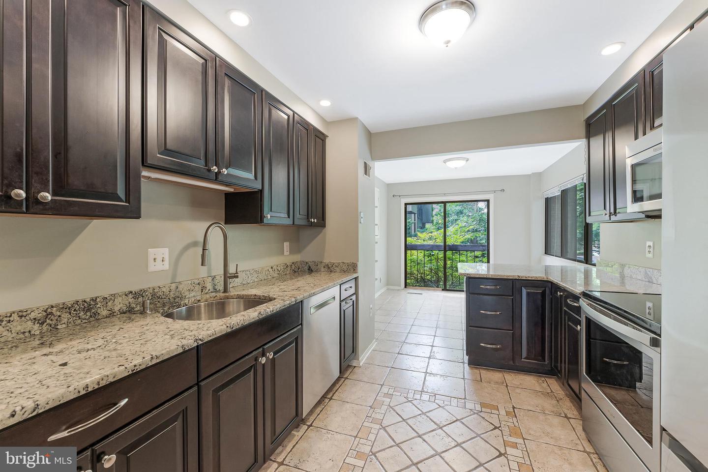3131 EAKIN PARK CT, FAIRFAX, Virginia 22031, 3 Bedrooms Bedrooms, 8 Rooms Rooms,2 BathroomsBathrooms,Residential,For sale,3131 EAKIN PARK CT,VAFX2240264 MLS # VAFX2240264