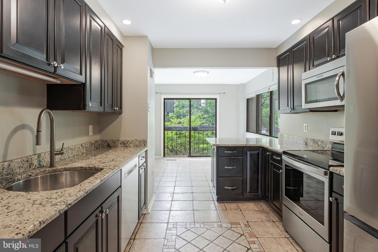 3131 EAKIN PARK CT, FAIRFAX, Virginia 22031, 3 Bedrooms Bedrooms, 8 Rooms Rooms,2 BathroomsBathrooms,Residential,For sale,3131 EAKIN PARK CT,VAFX2240264 MLS # VAFX2240264
