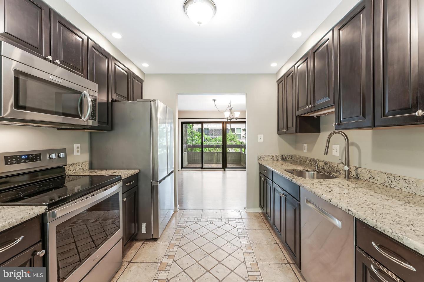 3131 EAKIN PARK CT, FAIRFAX, Virginia 22031, 3 Bedrooms Bedrooms, 8 Rooms Rooms,2 BathroomsBathrooms,Residential,For sale,3131 EAKIN PARK CT,VAFX2240264 MLS # VAFX2240264