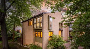 3131 EAKIN PARK CT, FAIRFAX, Virginia 22031, 3 Bedrooms Bedrooms, 8 Rooms Rooms,2 BathroomsBathrooms,Residential,For sale,3131 EAKIN PARK CT,VAFX2240264 MLS # VAFX2240264