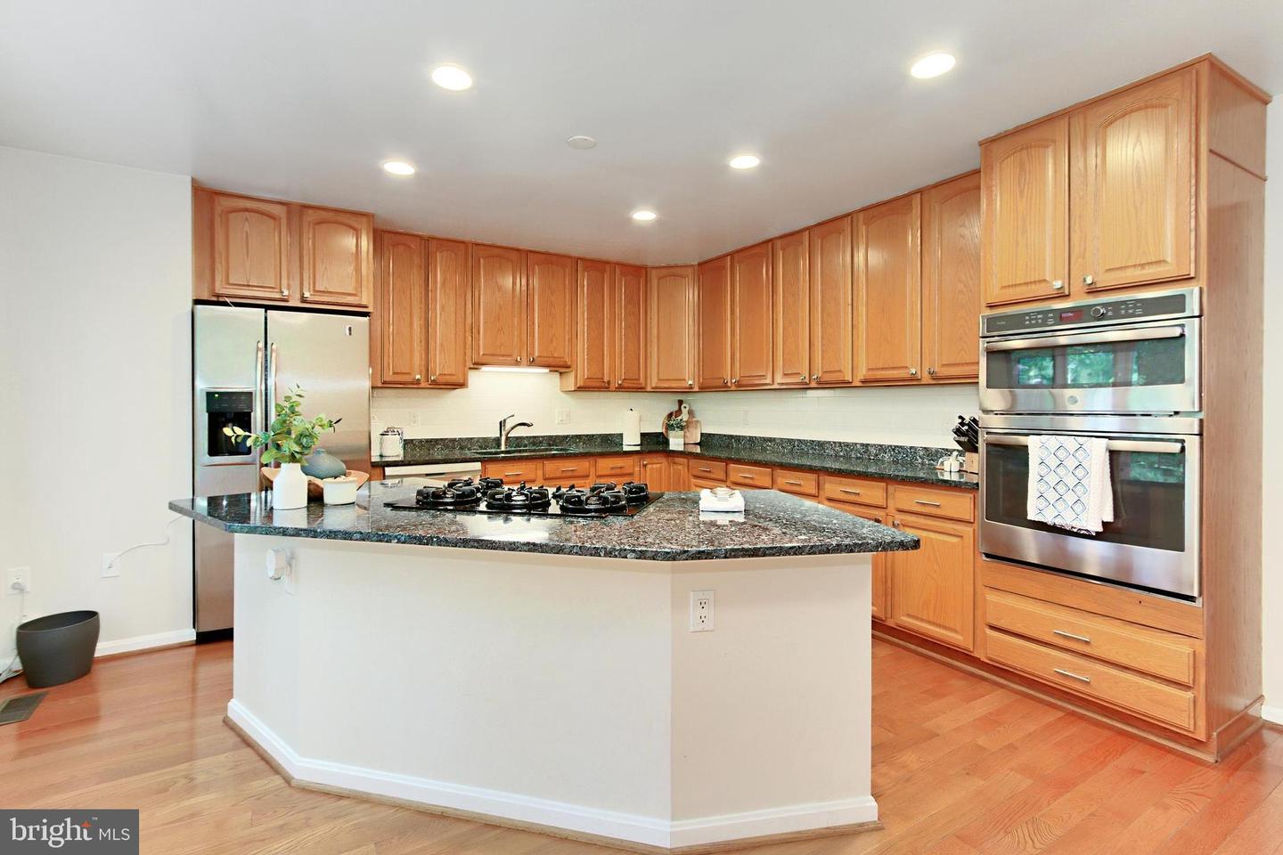 7224 OLDE LANTERN WAY, SPRINGFIELD, Virginia 22152, 3 Bedrooms Bedrooms, ,3 BathroomsBathrooms,Residential,For sale,7224 OLDE LANTERN WAY,VAFX2240292 MLS # VAFX2240292