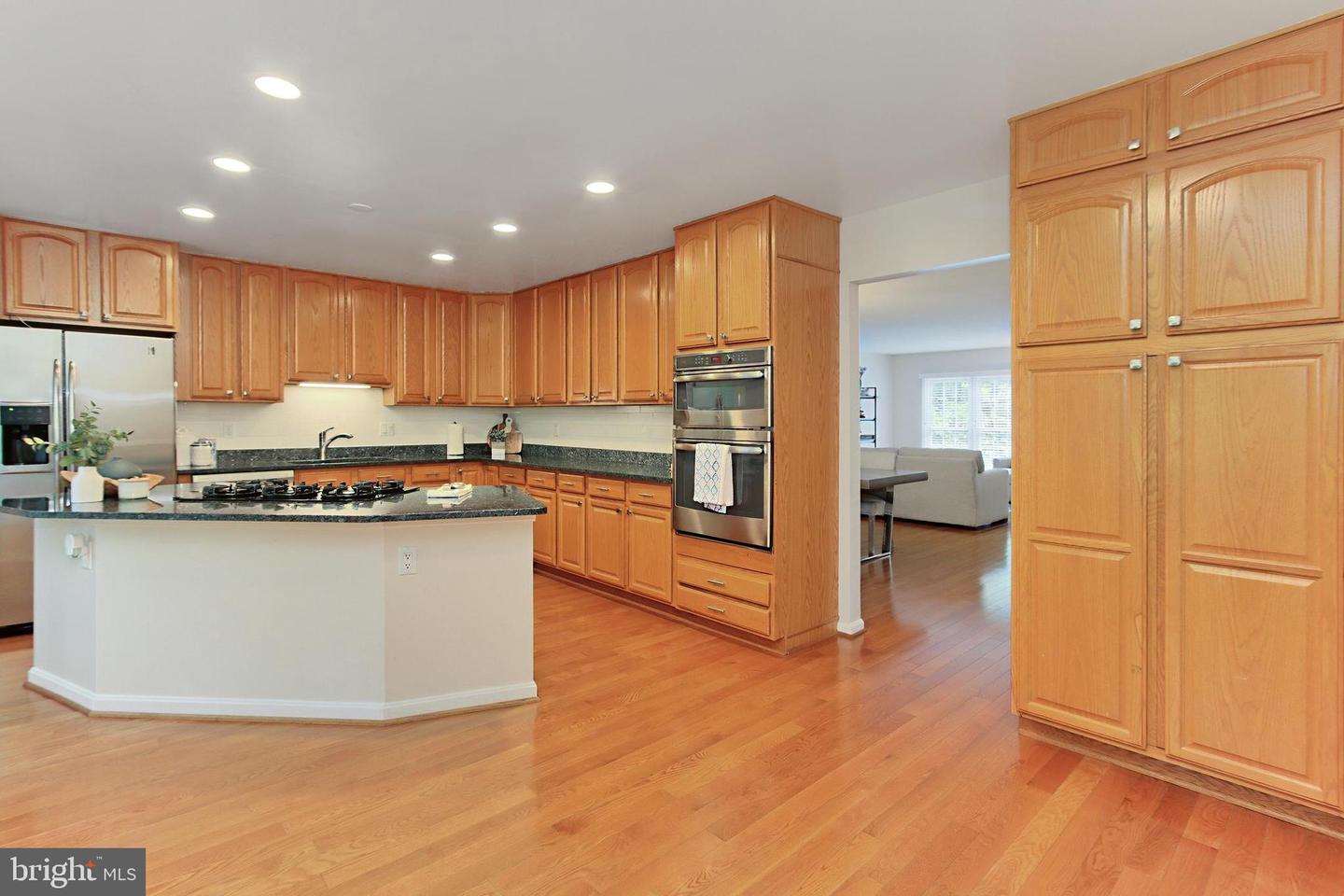 7224 OLDE LANTERN WAY, SPRINGFIELD, Virginia 22152, 3 Bedrooms Bedrooms, ,3 BathroomsBathrooms,Residential,For sale,7224 OLDE LANTERN WAY,VAFX2240292 MLS # VAFX2240292