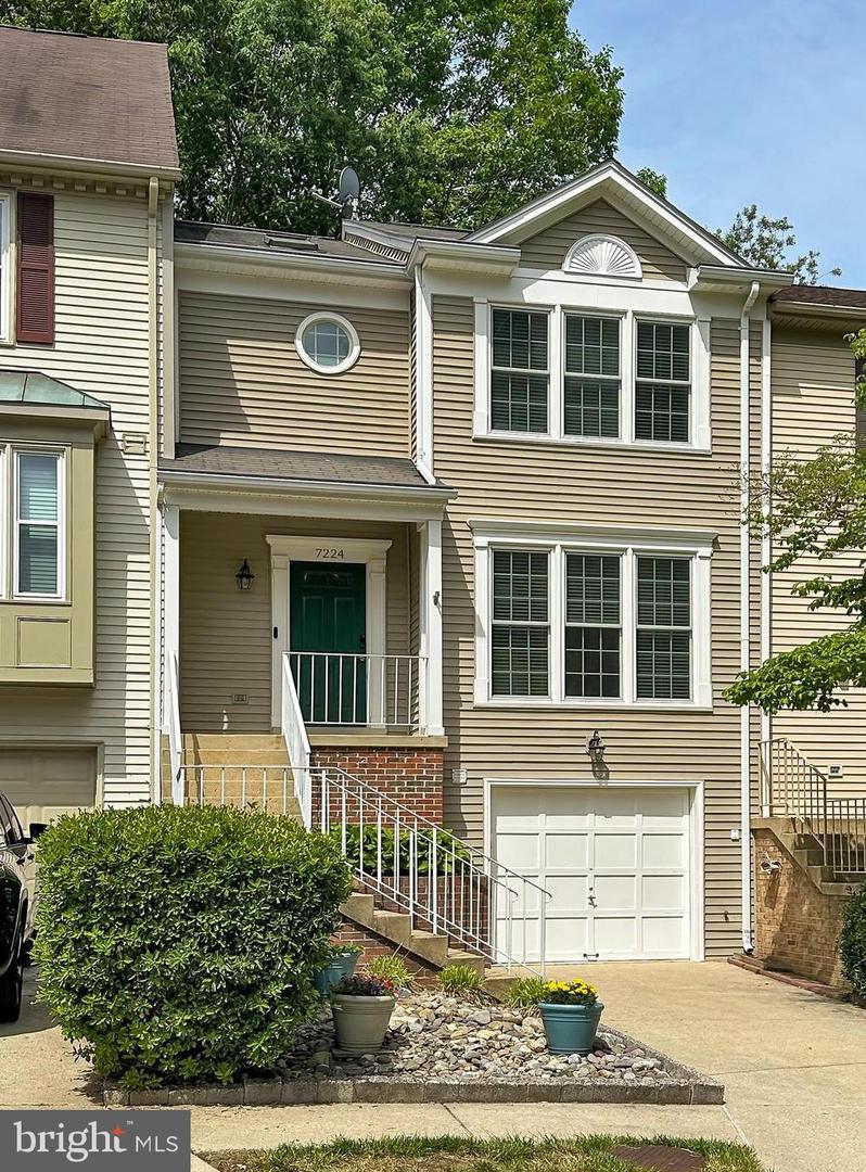 7224 OLDE LANTERN WAY, SPRINGFIELD, Virginia 22152, 3 Bedrooms Bedrooms, ,3 BathroomsBathrooms,Residential,For sale,7224 OLDE LANTERN WAY,VAFX2240292 MLS # VAFX2240292